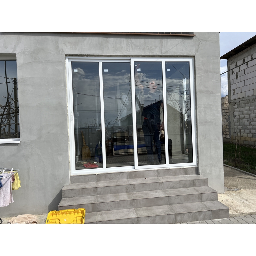 Uși glisante din PVC